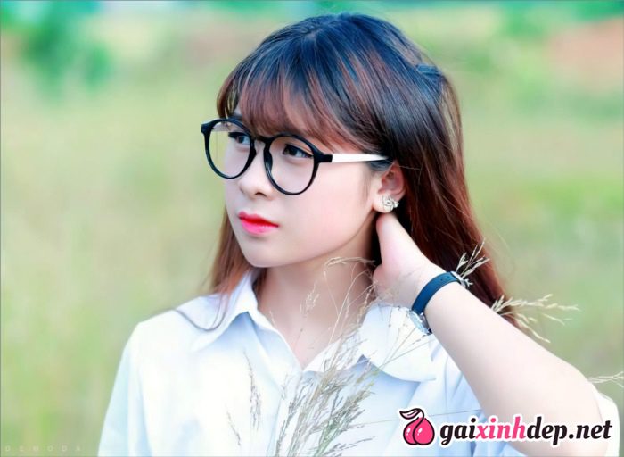 Ảnh Gái Xinh Đeo Mắt Kính