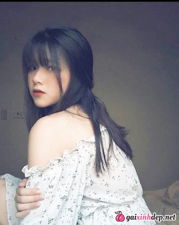 Ảnh Hot Girl Hở Vai Che Mặt