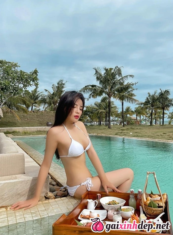 Hoa Hậu Nguyễn Cao Kỳ Duyên Bikini