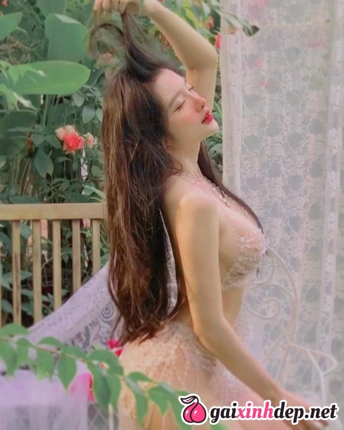 Mai Ngoc Khanh Linh Mac Bikini