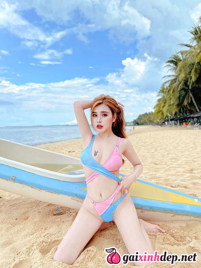 Pinky Bảo Trâm Mặc Bikini Nóng Bỏng