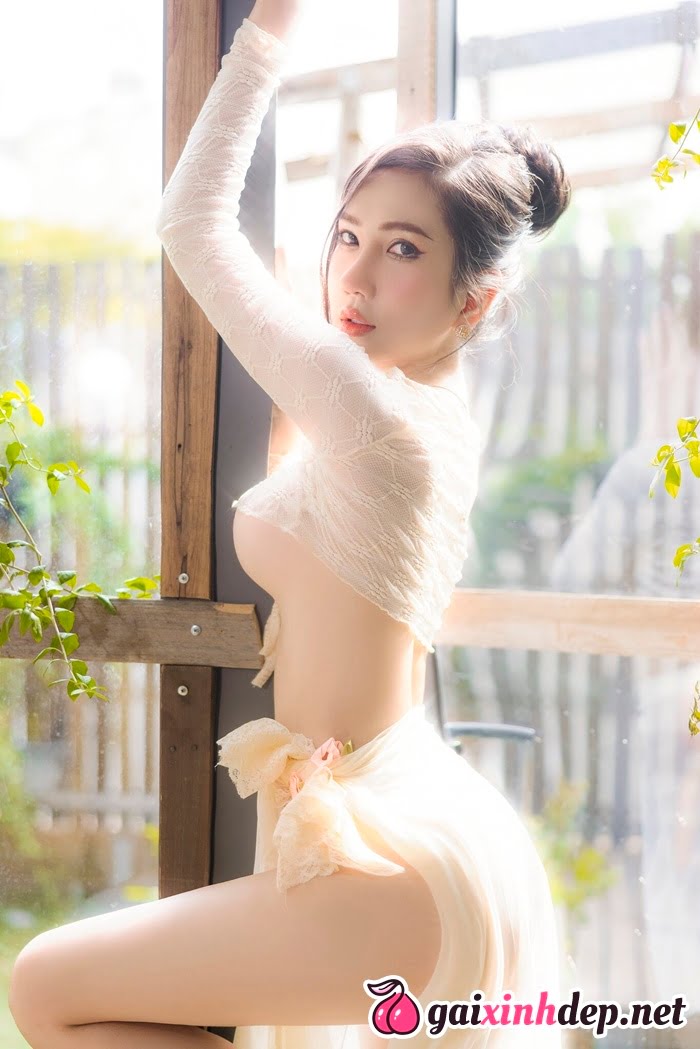 Hinh Gai Xinh Mac Bikini Trang