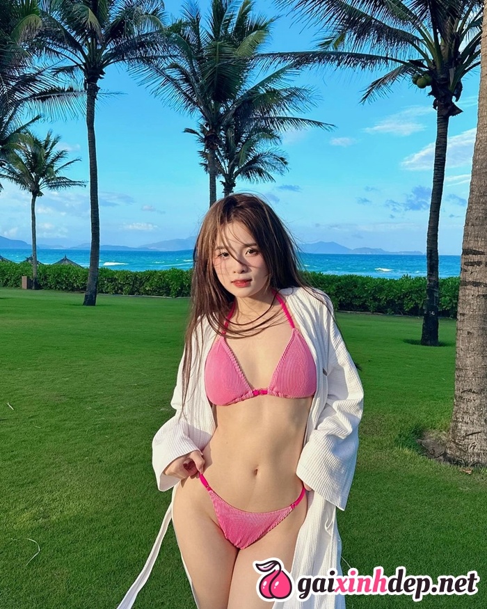 anh ngoc kem bikini